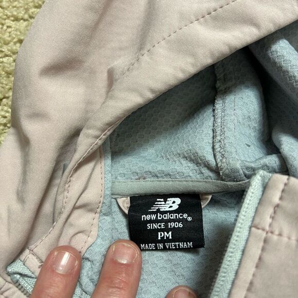 New Balance pink gray lightweight rain jacket size PM BIN B - Picture 7 of 9
